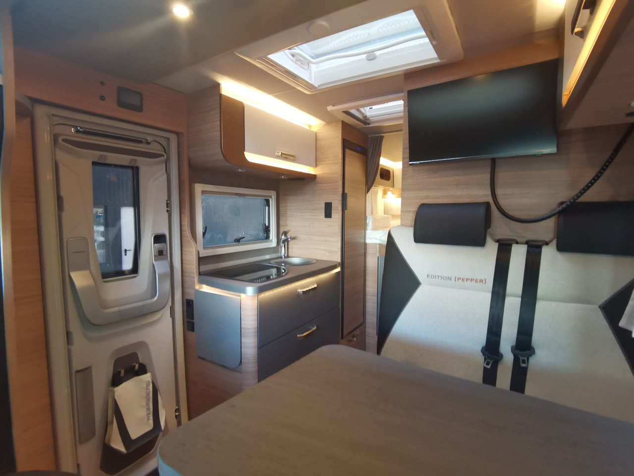 Half integraal camper Weinsberg CARACOMPACT 640 MEG EDITION-PEPPER /-MODELL 2025