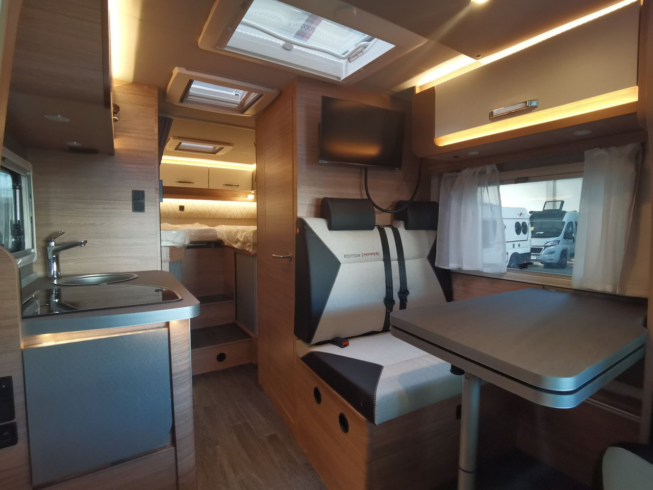 Half integraal camper Weinsberg CARACOMPACT 640 MEG EDITION-PEPPER /-MODELL 2025