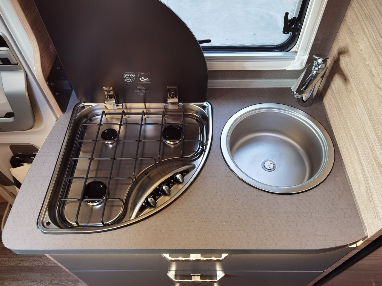 Half integraal camper Weinsberg CARACOMPACT 640 MEG EDITION-PEPPER /-MODELL 2025