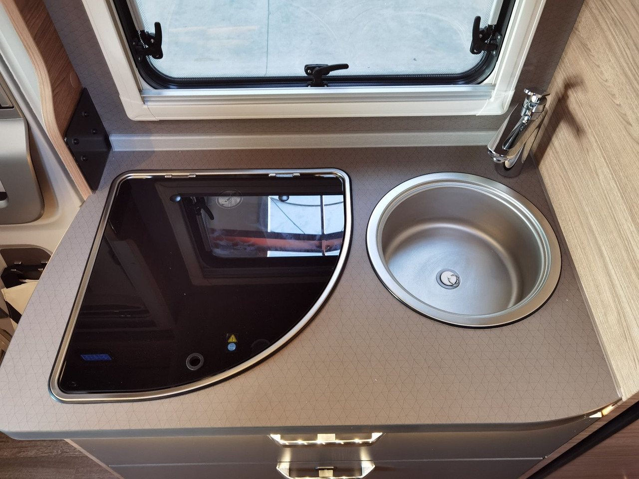 Half integraal camper Weinsberg CARACOMPACT 640 MEG EDITION-PEPPER /-MODELL 2025