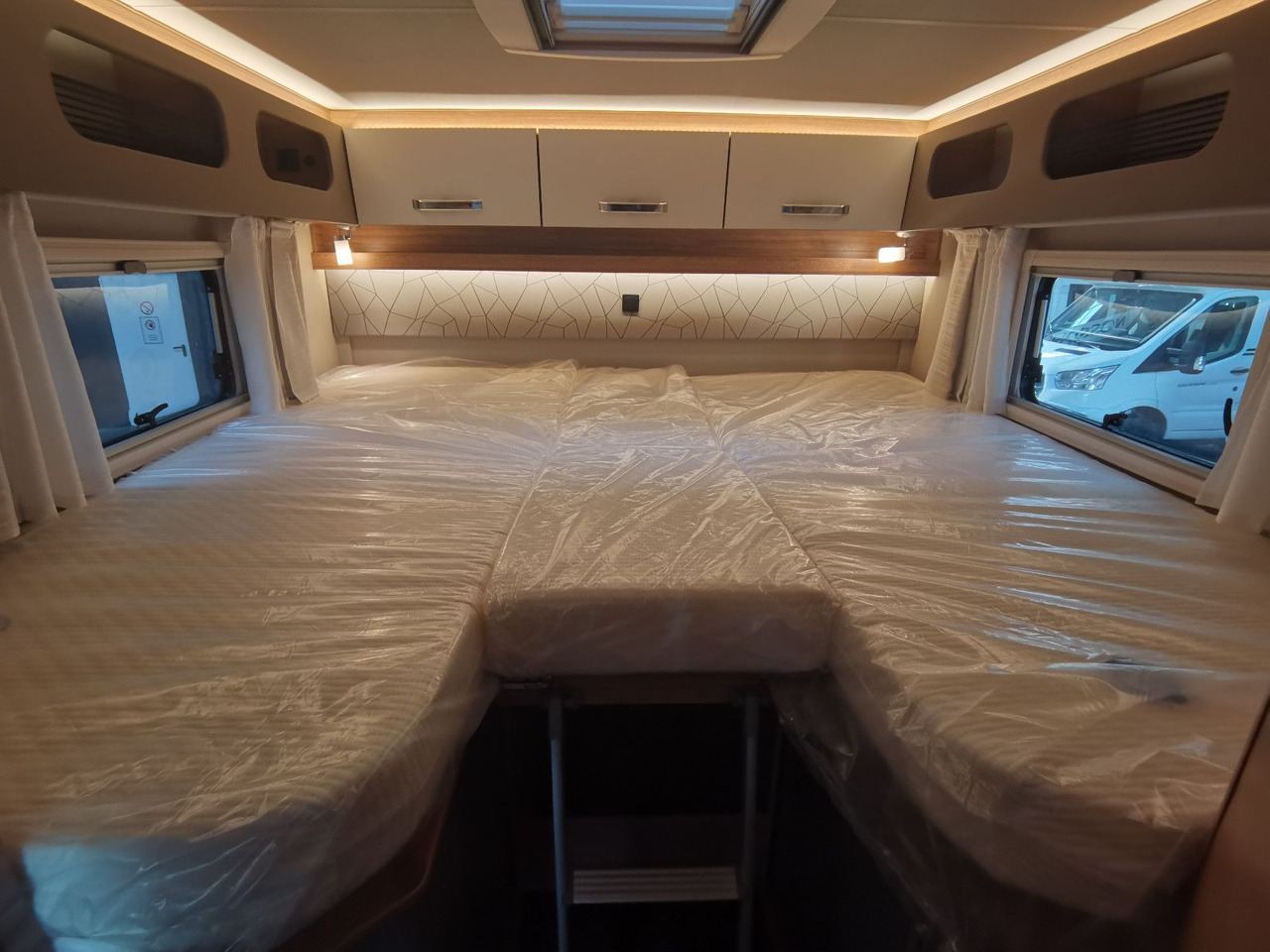 Half integraal camper Weinsberg CARACOMPACT 640 MEG EDITION-PEPPER /-MODELL 2025