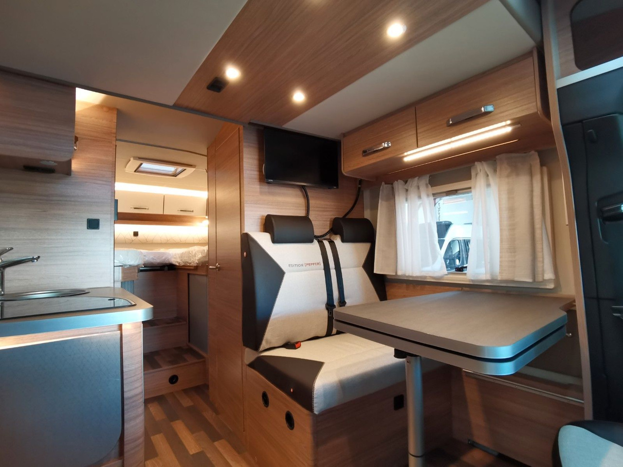 Half integraal camper Weinsberg CARACOMPACT SUITE 640 MEG PEPPER / - MODELL 2025