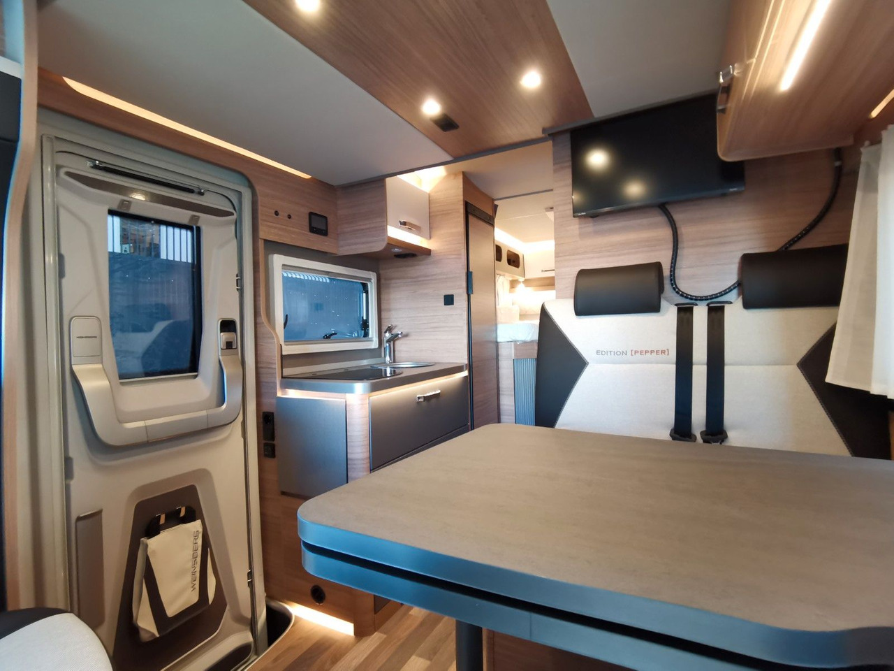 Half integraal camper Weinsberg CARACOMPACT SUITE 640 MEG PEPPER / - MODELL 2025