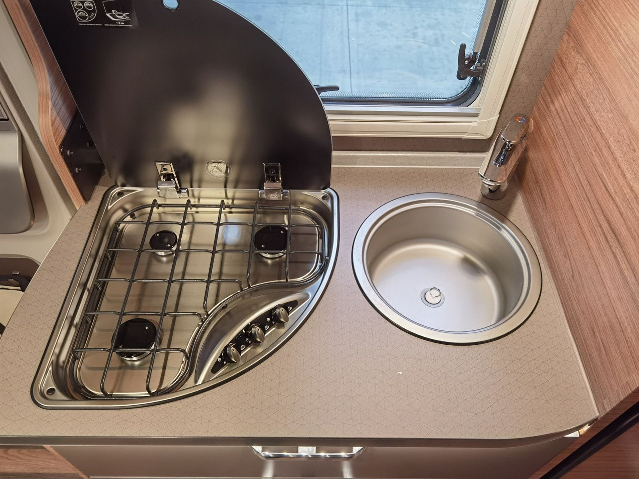 Half integraal camper Weinsberg CARACOMPACT SUITE 640 MEG PEPPER / - MODELL 2025 Weinsberg CARACOMPACT SUITE 640 MEG PEPPER / - MODELL 2025