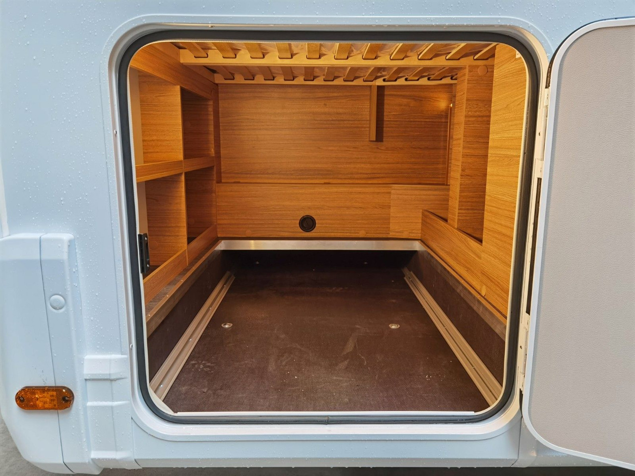 Half integraal camper Weinsberg CARALOFT 650 MF /-2024-/ 155PS / SEITENBETT