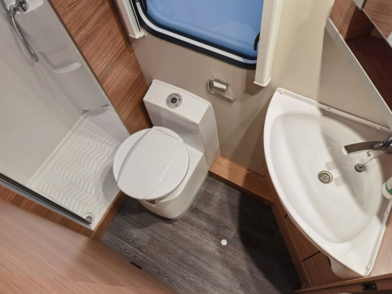 Half integraal camper Weinsberg CARALOFT 650 MF /-2024-/ 155PS / SEITENBETT