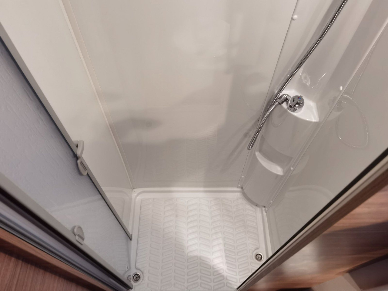Half integraal camper Weinsberg CARALOFT 650 MF /-2024-/ 155PS / SEITENBETT