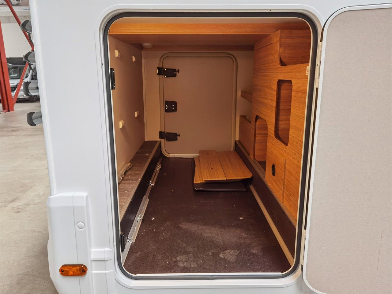 Half integraal camper Weinsberg CARASUITE 650 MEG /155PS /EINZELBETTEN & HUBBETT