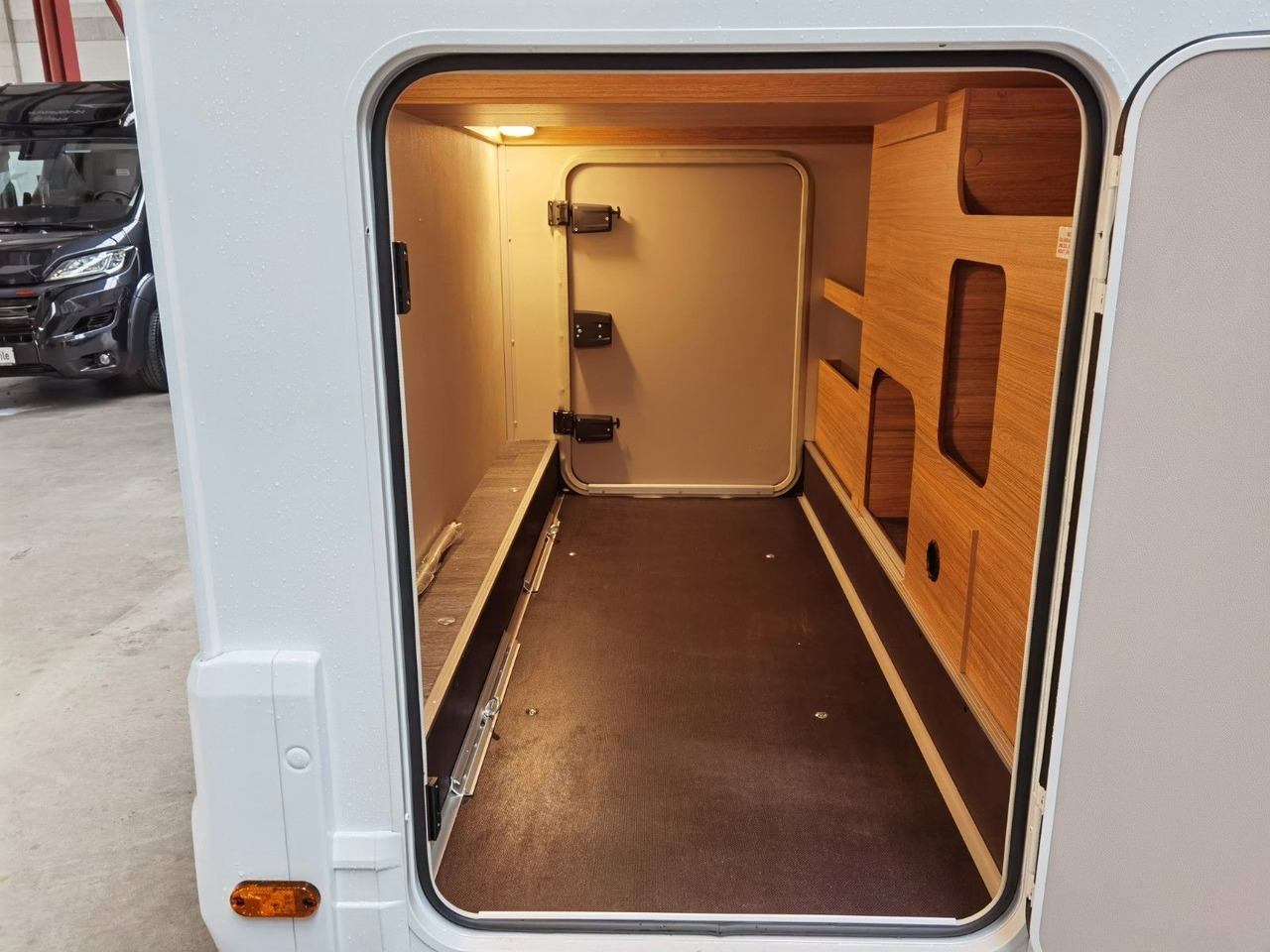 Half integraal camper Weinsberg CARASUITE 650 MEG /155PS /EINZELBETTEN & HUBBETT