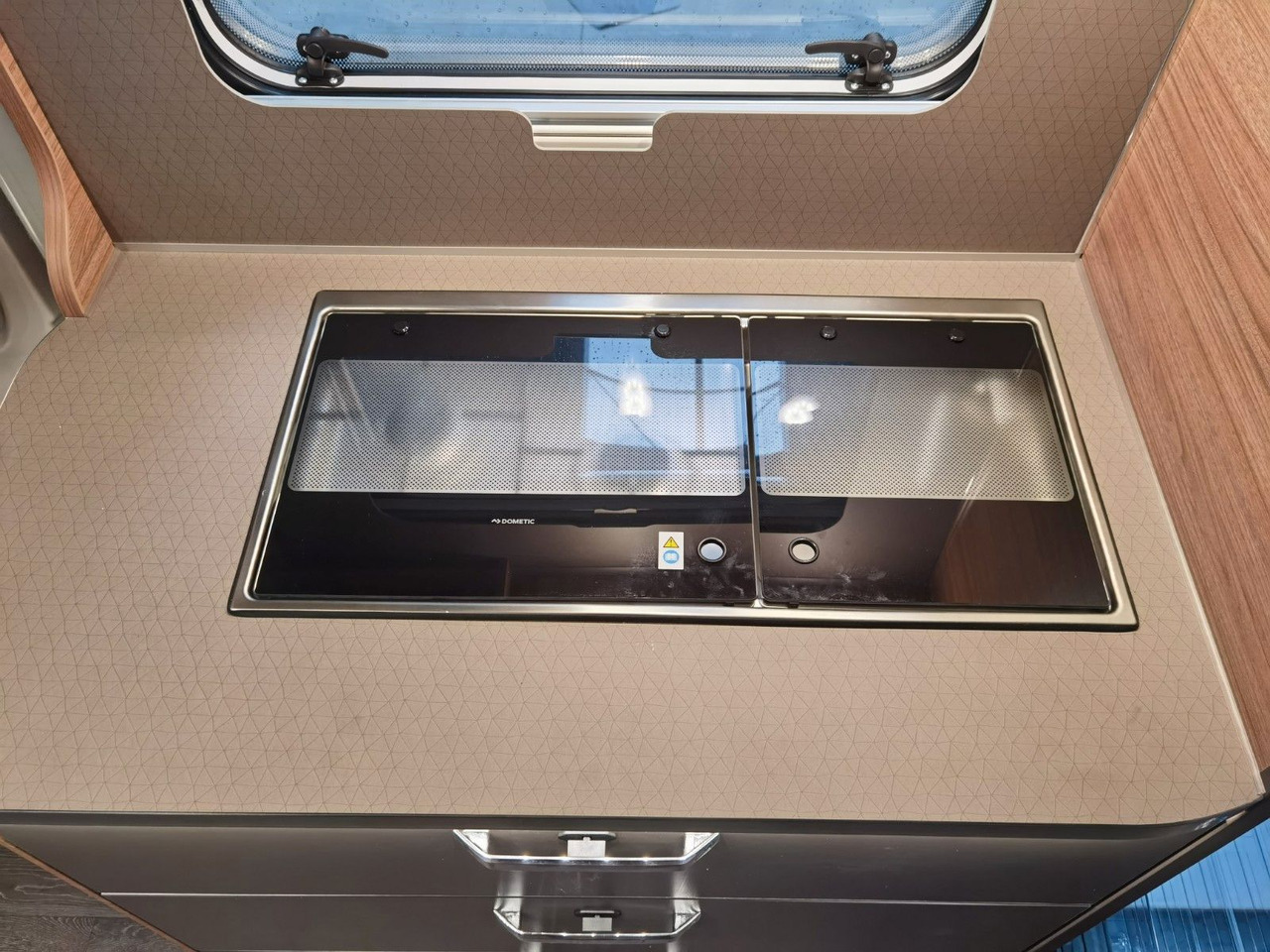 Half integraal camper Weinsberg CARASUITE 650 MEG /155PS /EINZELBETTEN & HUBBETT