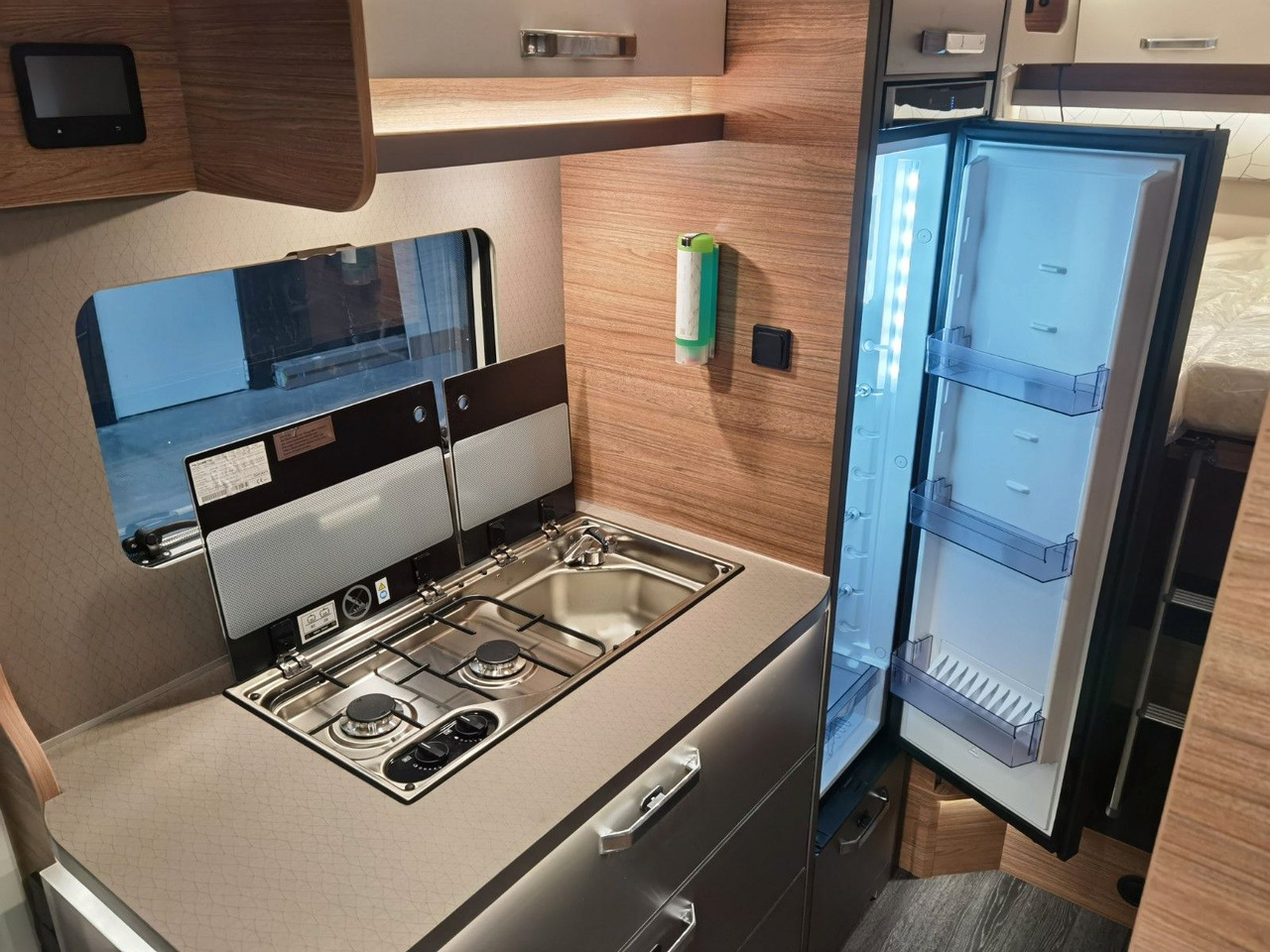 Half integraal camper Weinsberg CARASUITE 650 MEG/155-DSG/EINZELBETTEN & HUBBETT