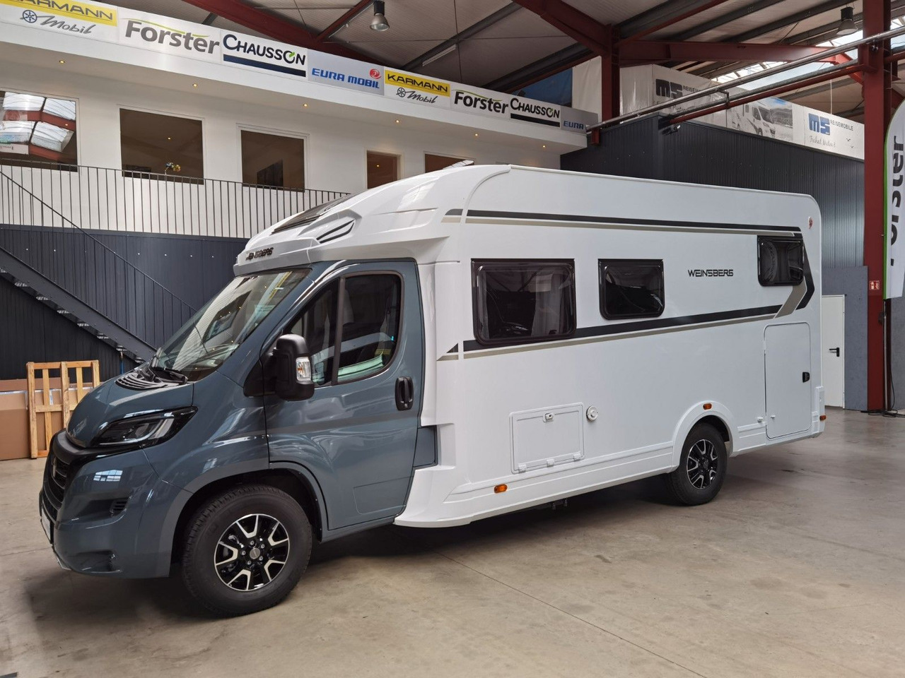 Half integraal camper Weinsberg CARASUITE 650 MG / 140PS / HECKBETT & HUBBETT