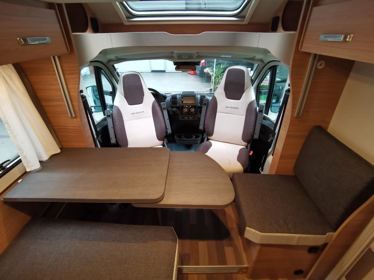 Half integraal camper Weinsberg CARASUITE 650 MG / 140PS / HECKBETT & HUBBETT