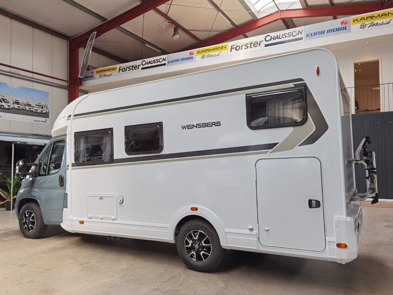 Half integraal camper Weinsberg CARASUITE 650 MG / 140PS / HECKBETT & HUBBETT