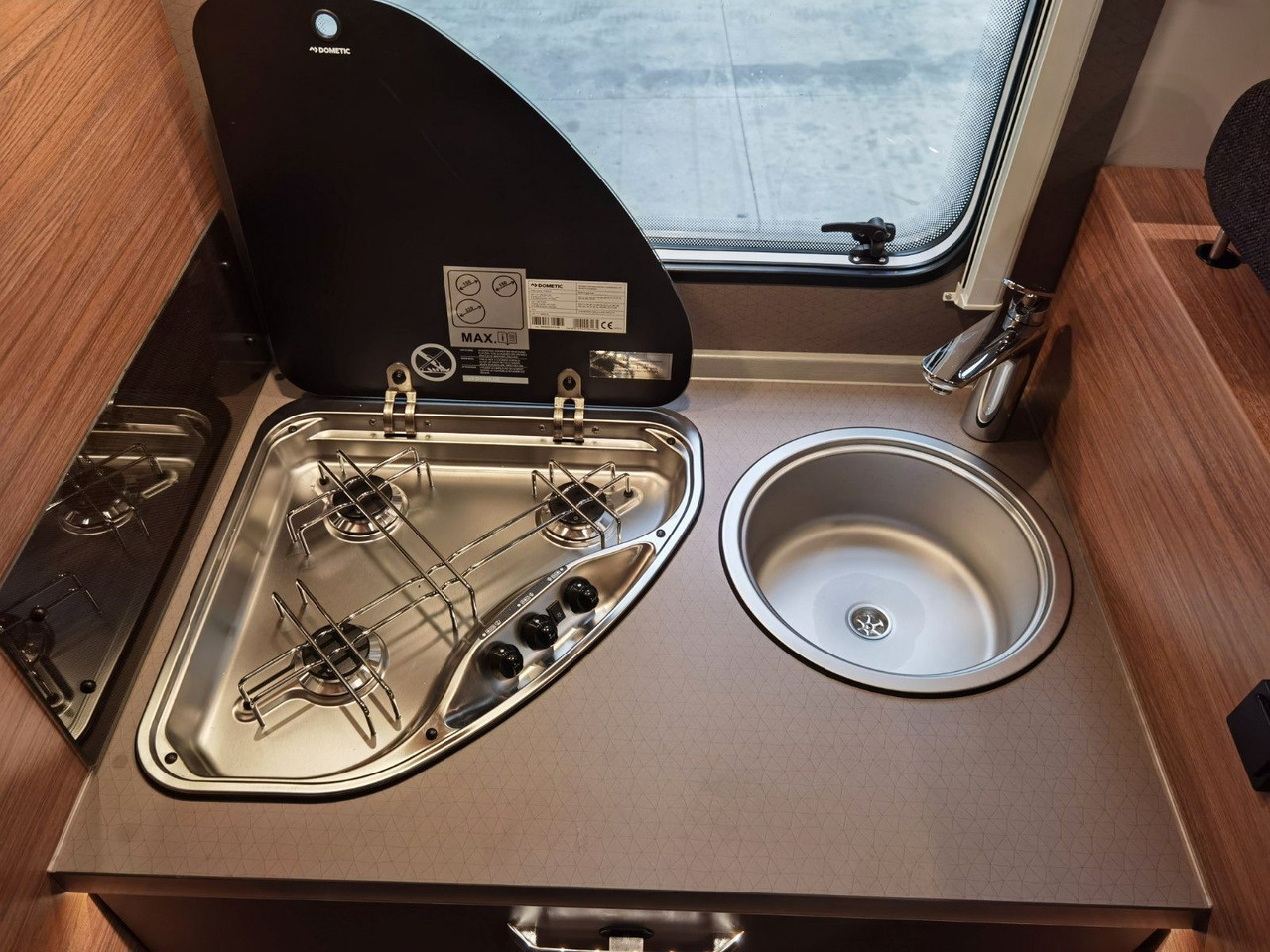 Half integraal camper Weinsberg CARASUITE 650 MG / 140PS / HECKBETT & HUBBETT