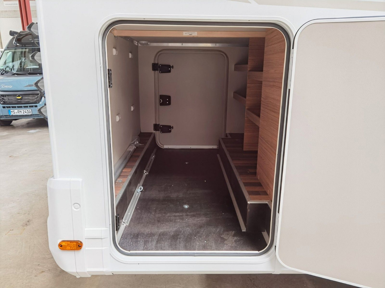 Half integraal camper Weinsberg CARASUITE 650 MG / 140PS / HECKBETT & HUBBETT