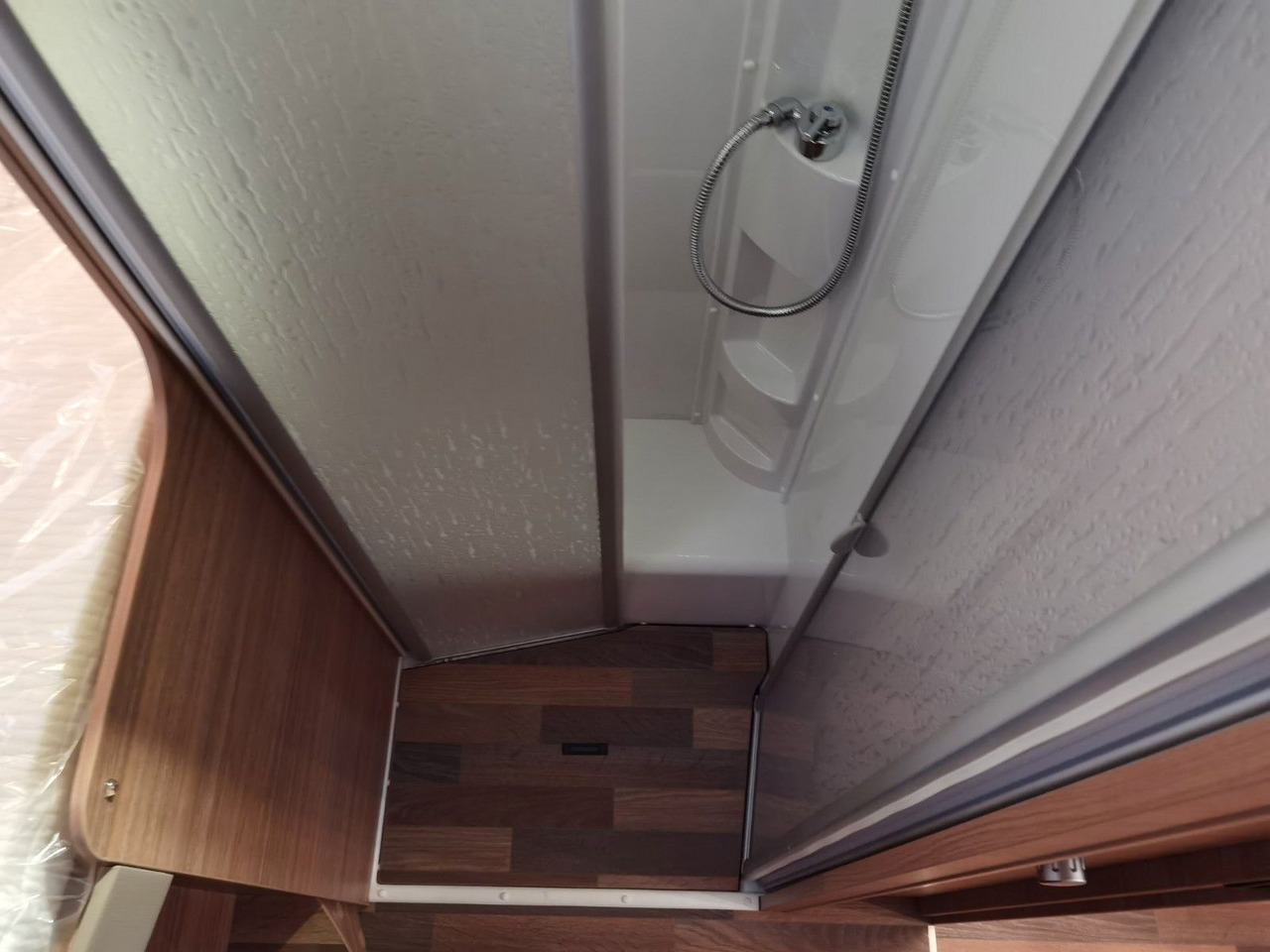 Half integraal camper Weinsberg CARASUITE 650 MG / 140PS / HECKBETT & HUBBETT
