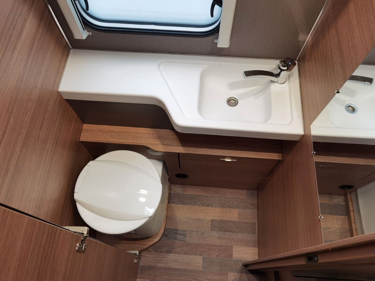 Half integraal camper Weinsberg CARASUITE 650 MG / 140PS / HECKBETT & HUBBETT