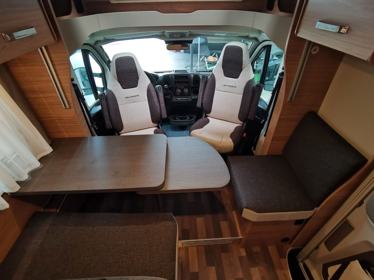 Half integraal camper Weinsberg CARASUITE 650 MG / 140PS / HECKBETT & HUBBETT