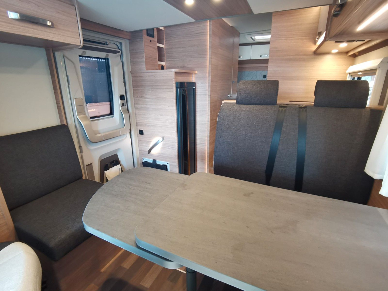 Half integraal camper Weinsberg CARASUITE 650 MG / 140PS / HECKBETT & HUBBETT