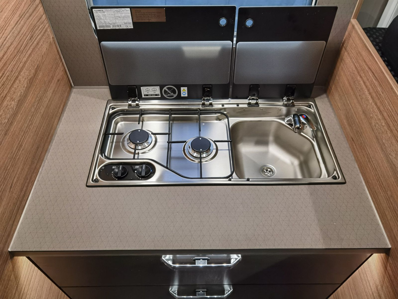 Half integraal camper Weinsberg CARASUITE 700 MEG /155PS /EINZELBETTEN & RAUMBAD