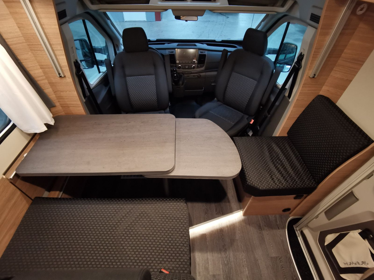 Half integraal camper Weinsberg CARASUITE 700 MEG /155PS /EINZELBETTEN & RAUMBAD