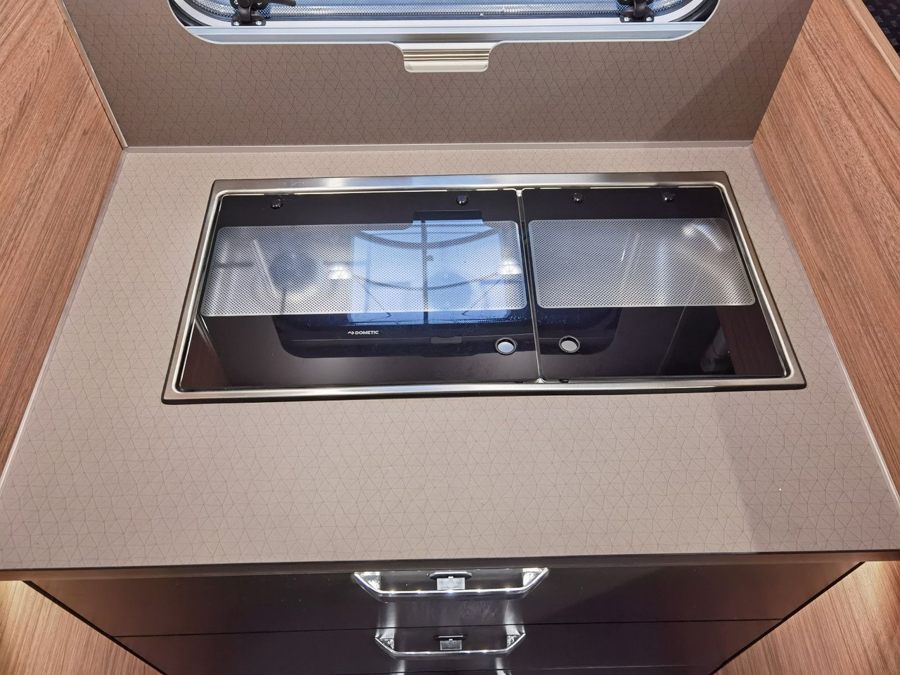 Half integraal camper Weinsberg CARASUITE 700 MEG /155PS /EINZELBETTEN & RAUMBAD