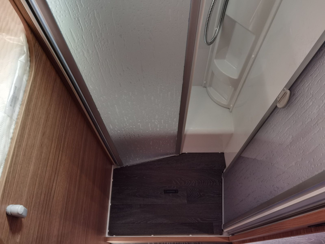 Half integraal camper Weinsberg CARASUITE 700 MEG /155PS /EINZELBETTEN & RAUMBAD