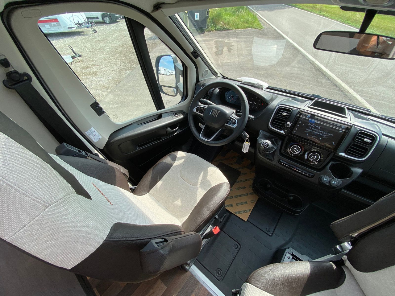 Half integraal camper Weinsberg CaraCompact 600 MEG EDITION [PEPPER]   Automatik