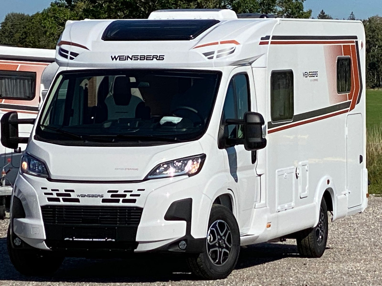 Half integraal camper Weinsberg CaraCompact 600 MEG EDITION [PEPPER]   Automatik