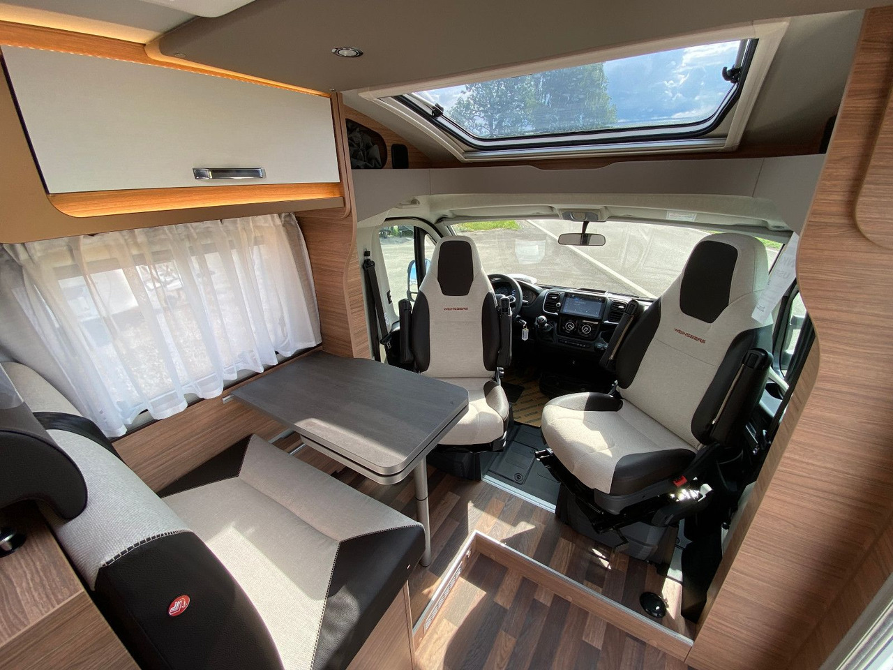 Half integraal camper Weinsberg CaraCompact 600 MEG EDITION [PEPPER]   Automatik