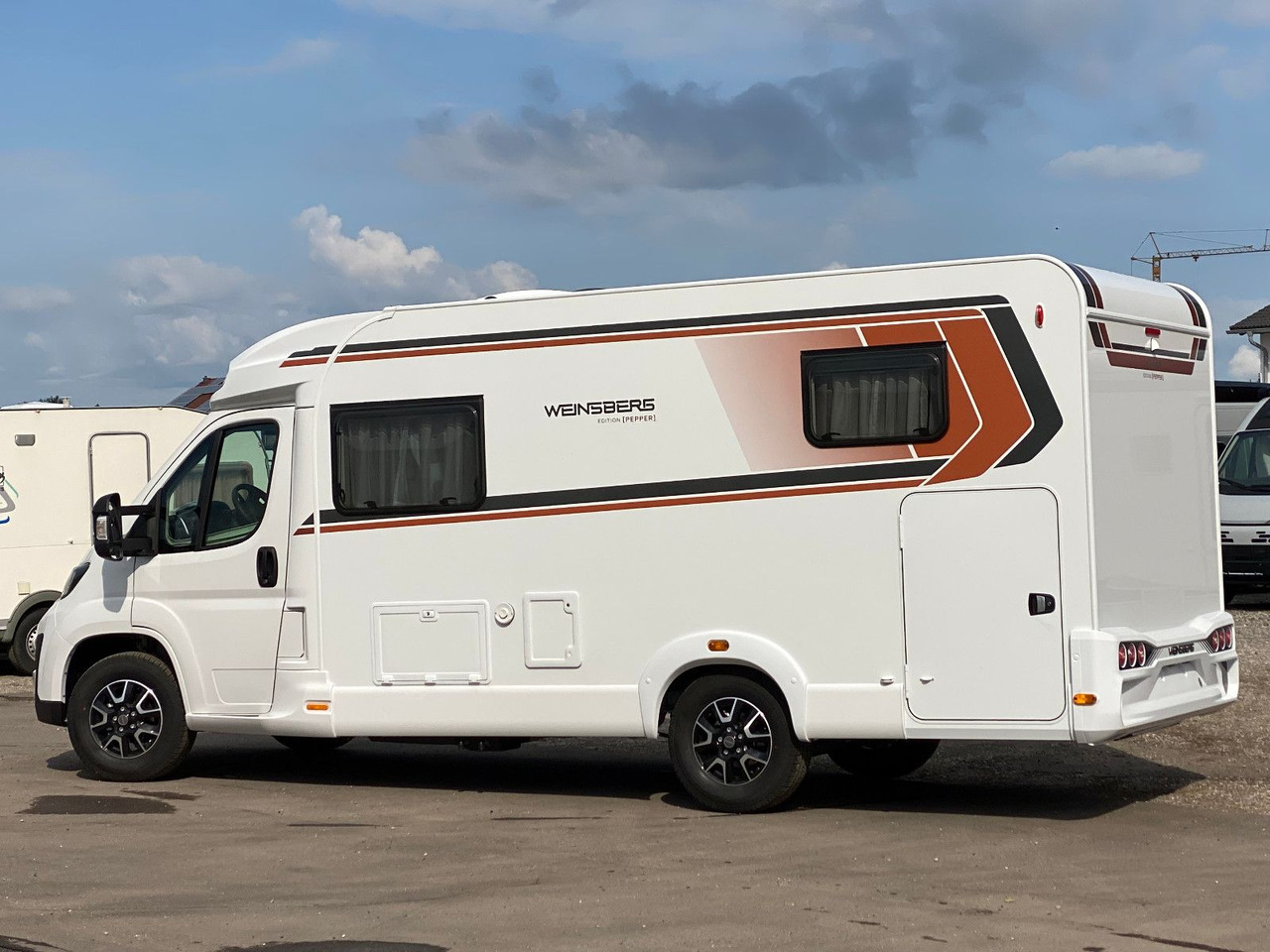 Half integraal camper Weinsberg CaraCompact 600 MEG EDITION [PEPPER]   Automatik