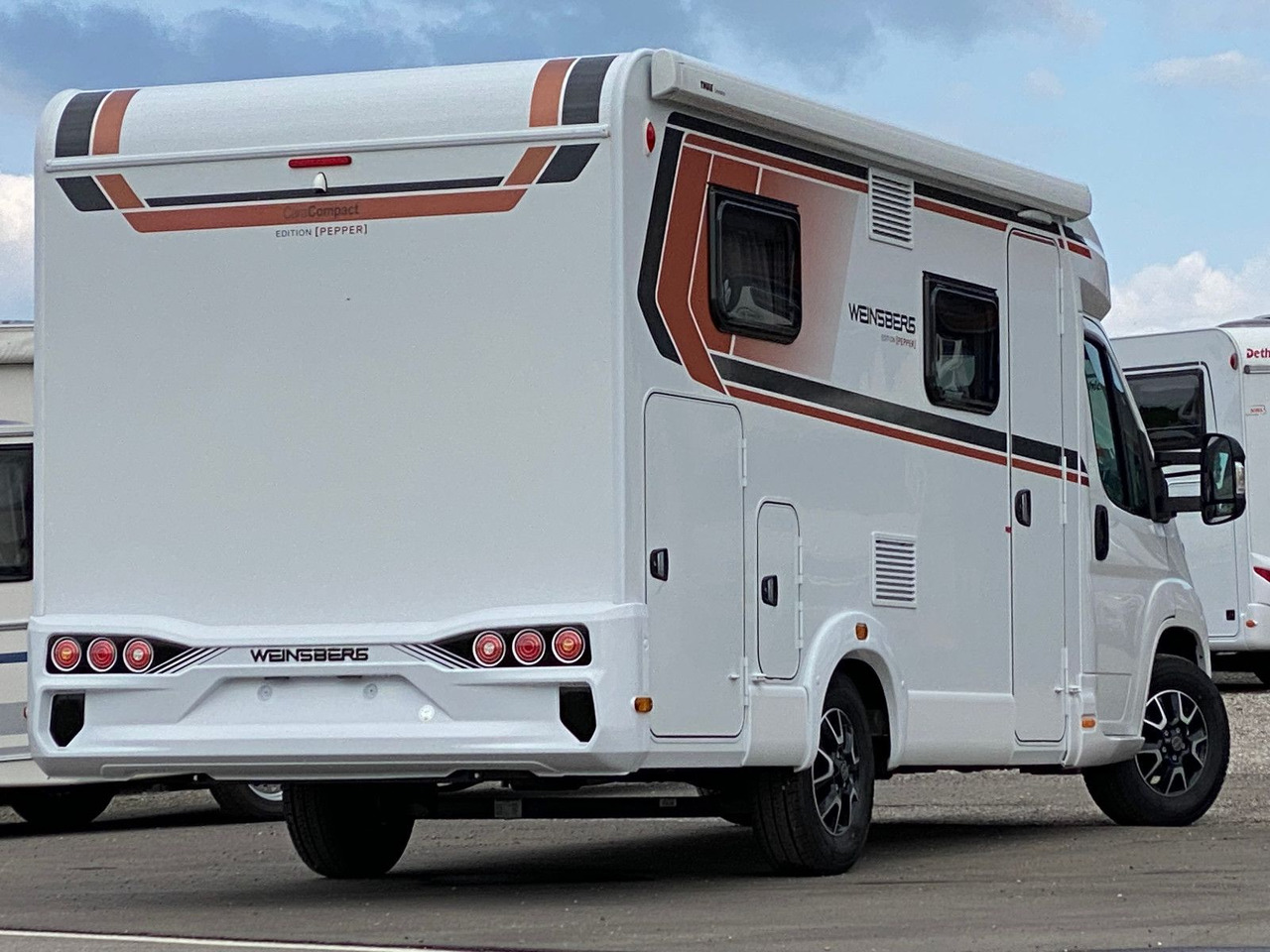 Half integraal camper Weinsberg CaraCompact 600 MEG EDITION [PEPPER]   Automatik