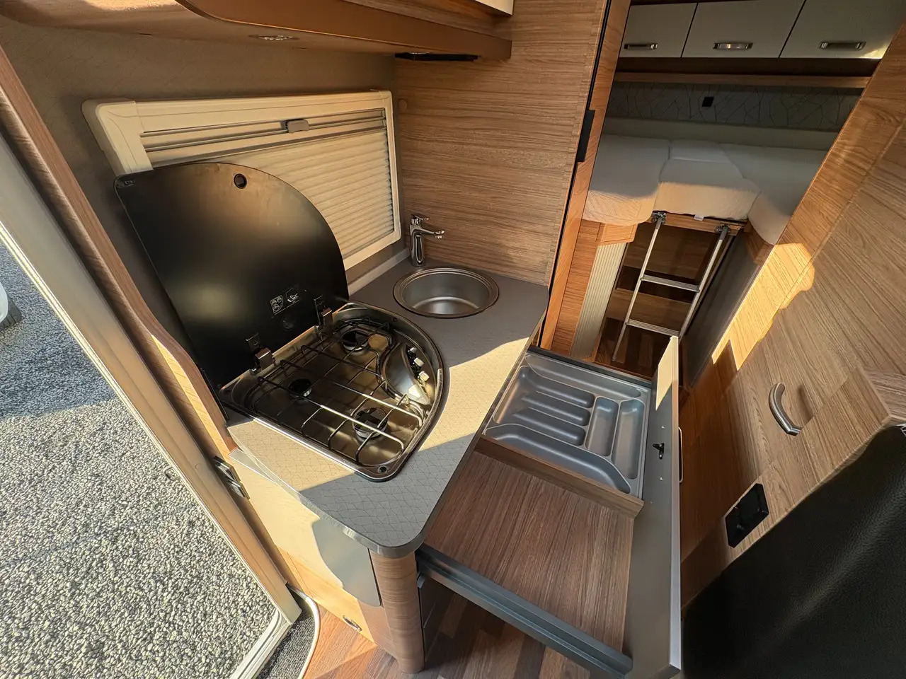 Half integraal camper Weinsberg CaraCompact 600 MEG PEPPER