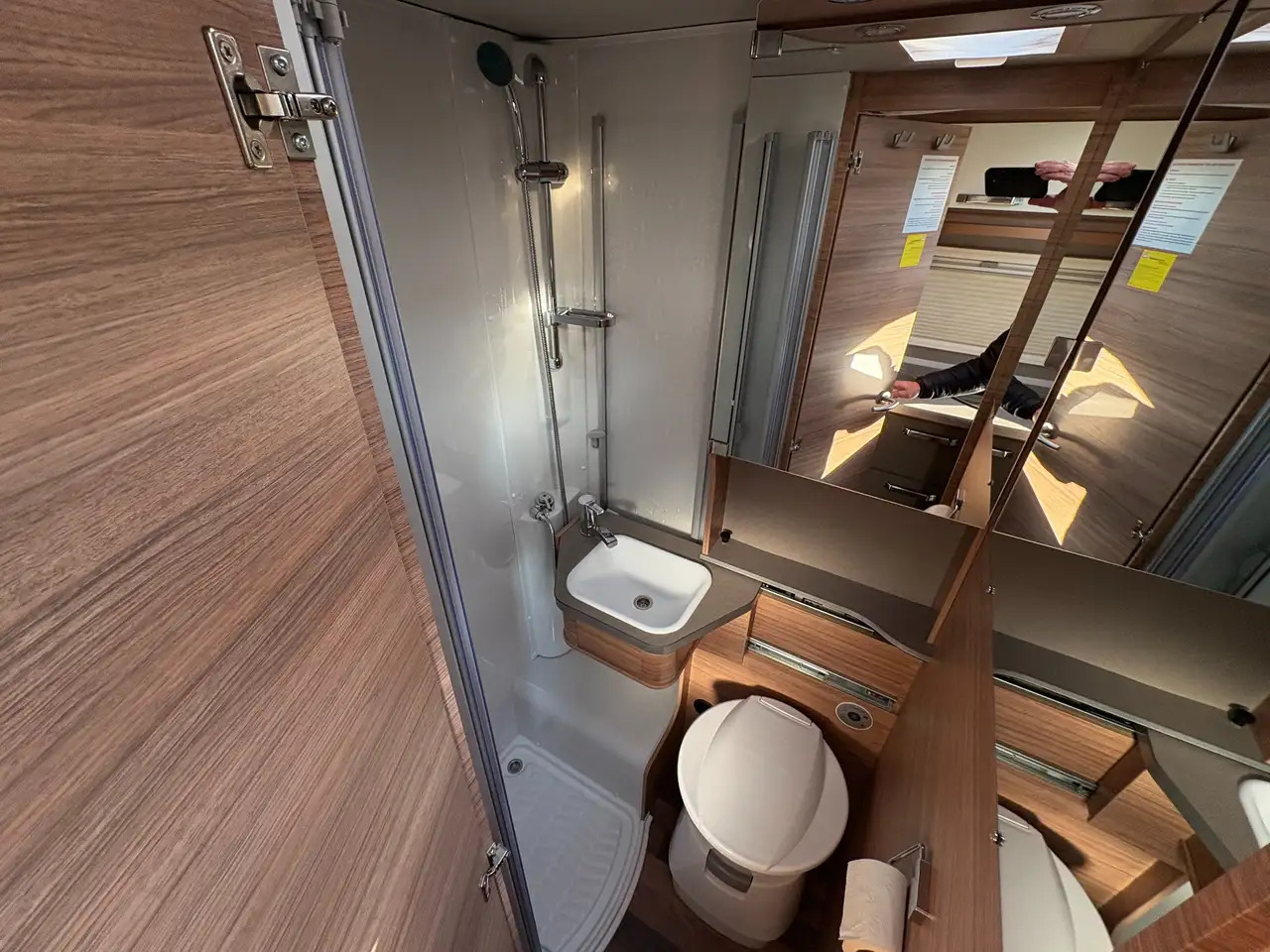 Half integraal camper Weinsberg CaraCompact 600 MEG PEPPER