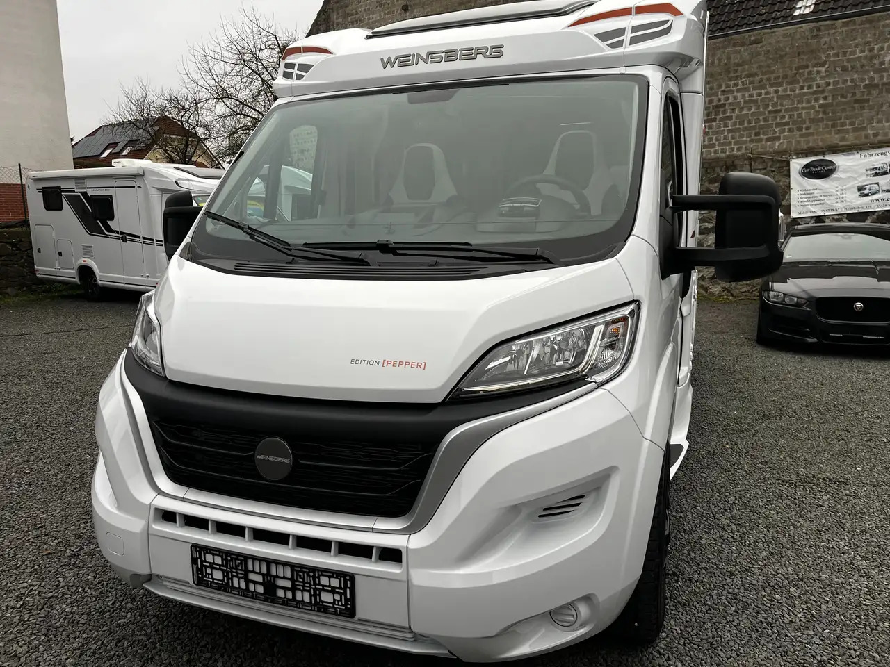 Half integraal camper Weinsberg CaraCompact 600 MEG Pepper Mietwagen Verfügbar