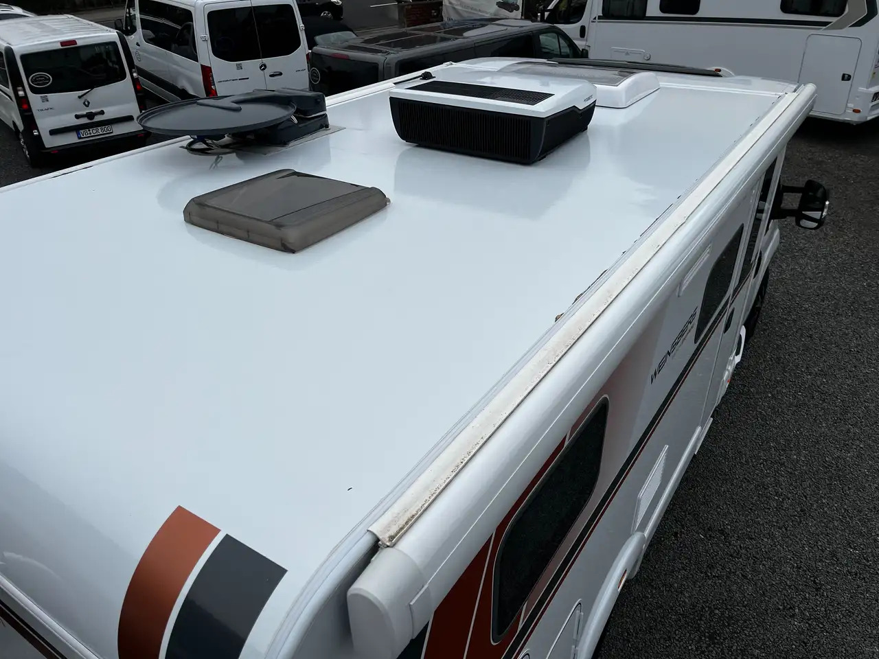 Half integraal camper Weinsberg CaraCompact 600 MEG Pepper Mietwagen Verfügbar