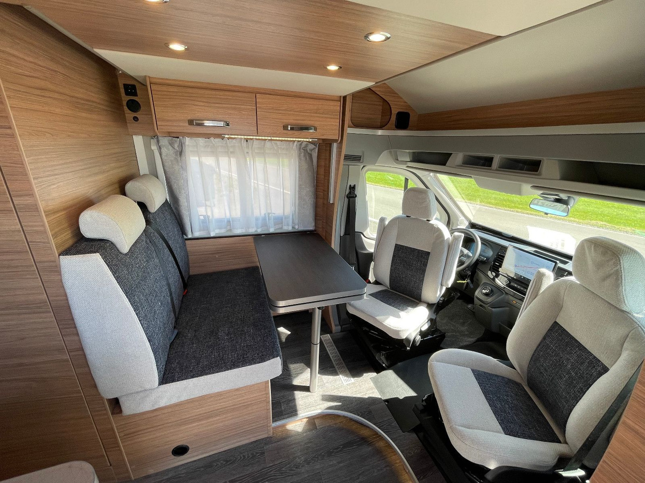 Half integraal camper Weinsberg CaraSuite 650 MEG, Automatik, AHK