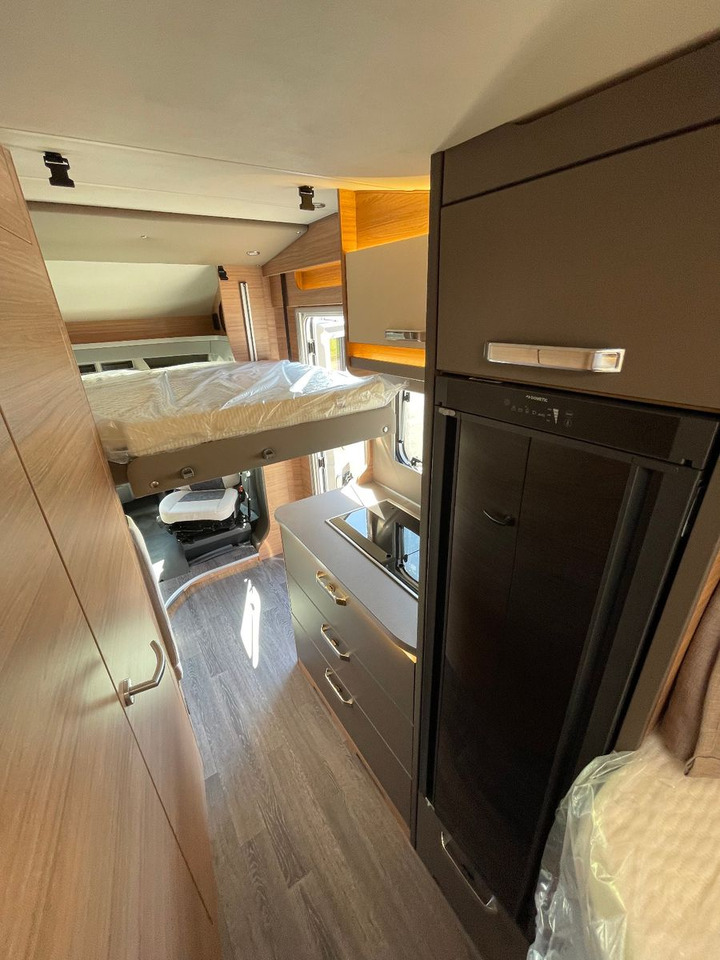 Half integraal camper Weinsberg CaraSuite 650 MEG, Automatik, AHK