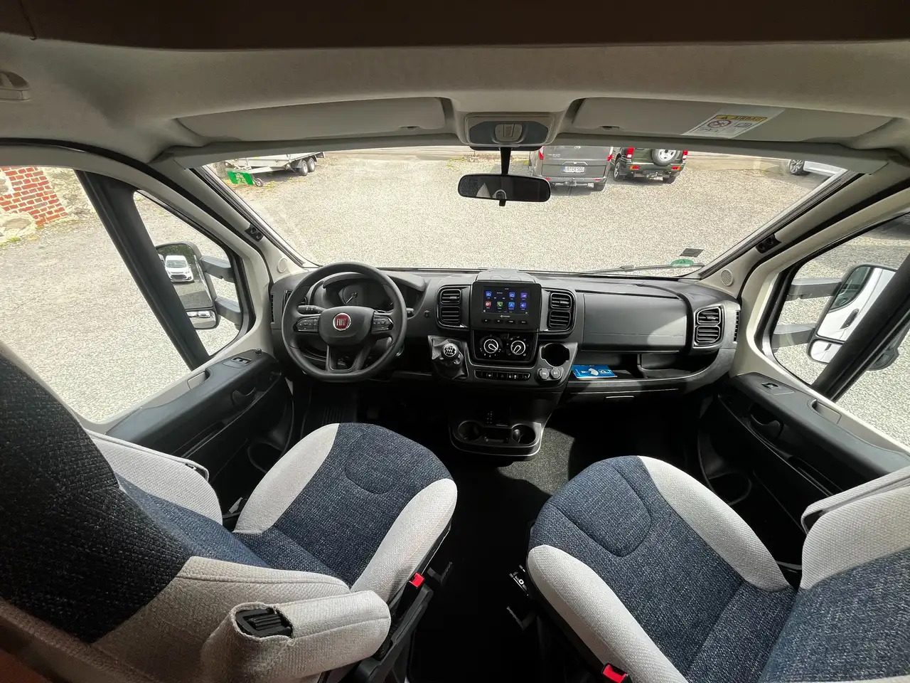 Half integraal camper Weinsberg CaraSuite 700 ME