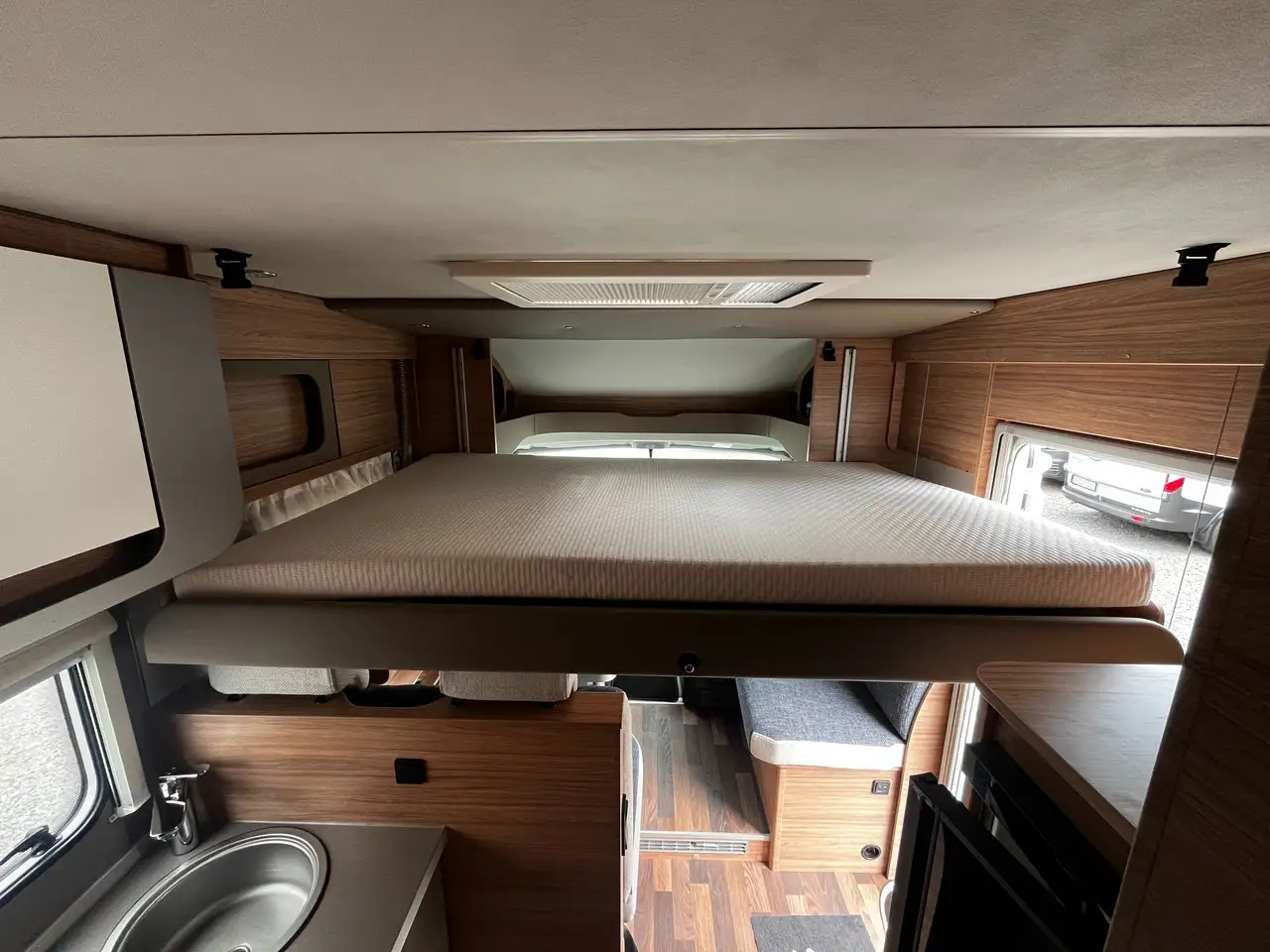 Half integraal camper Weinsberg CaraSuite 700 ME