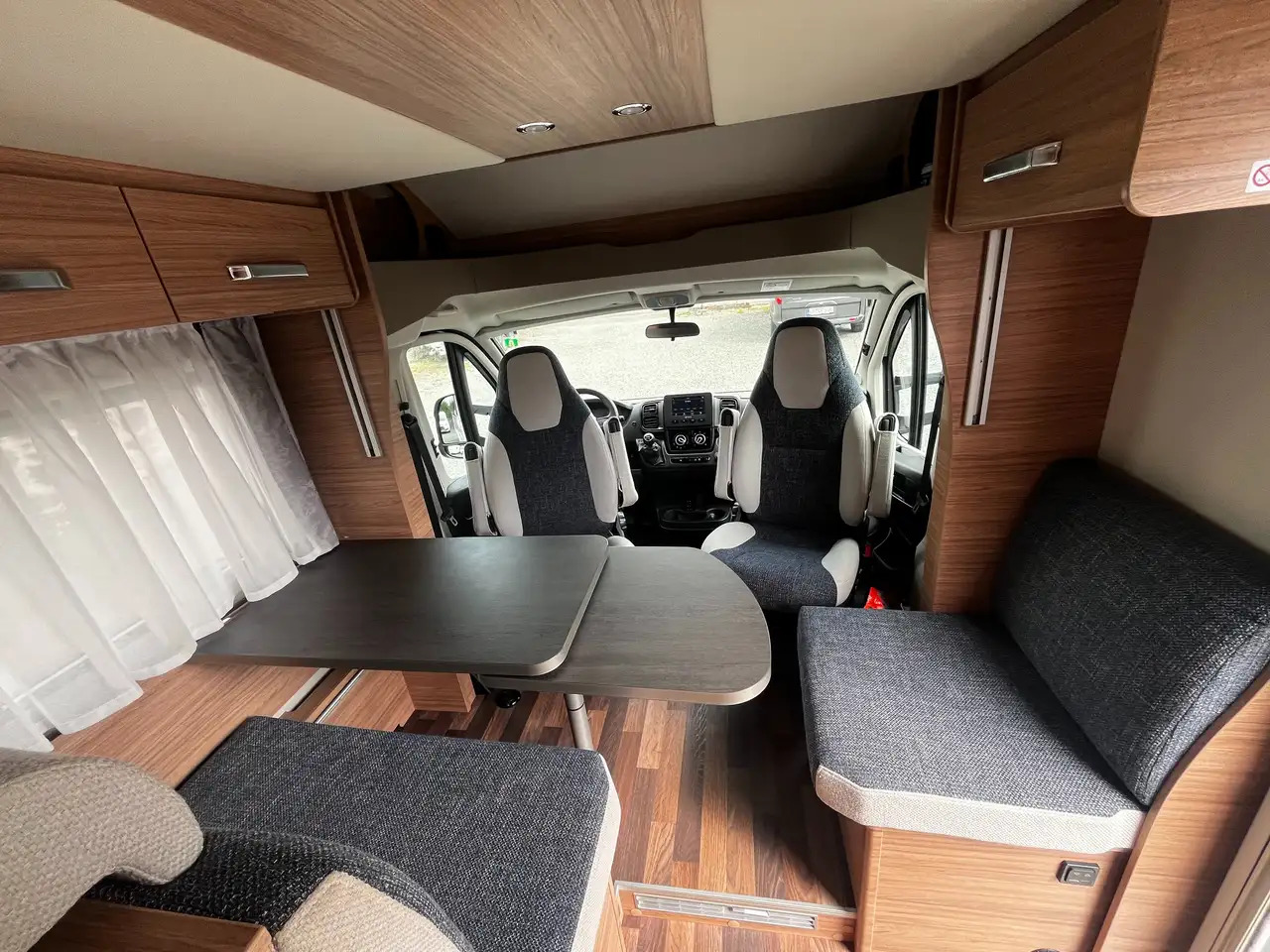Half integraal camper Weinsberg CaraSuite 700 ME