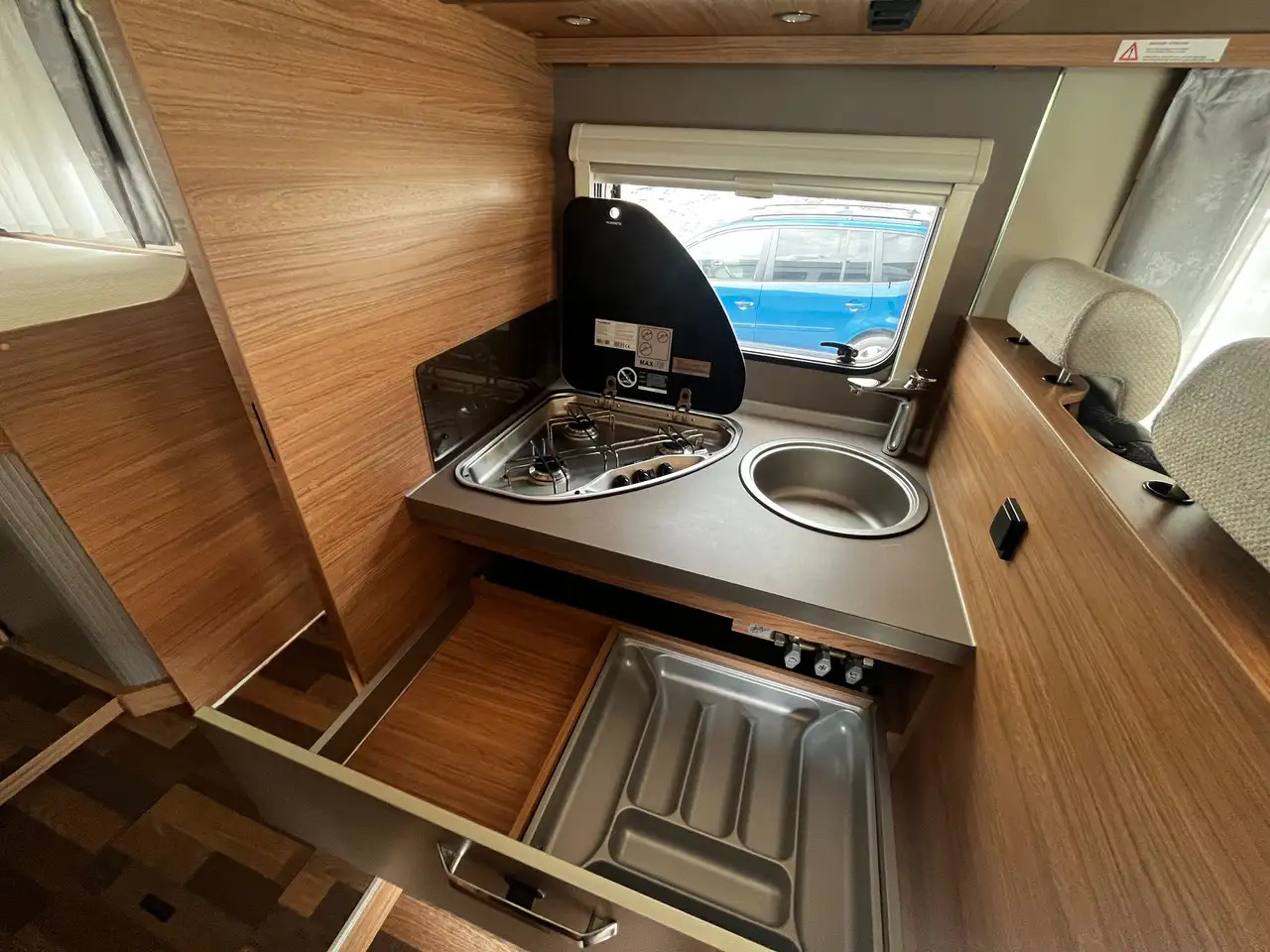 Half integraal camper Weinsberg CaraSuite 700 ME