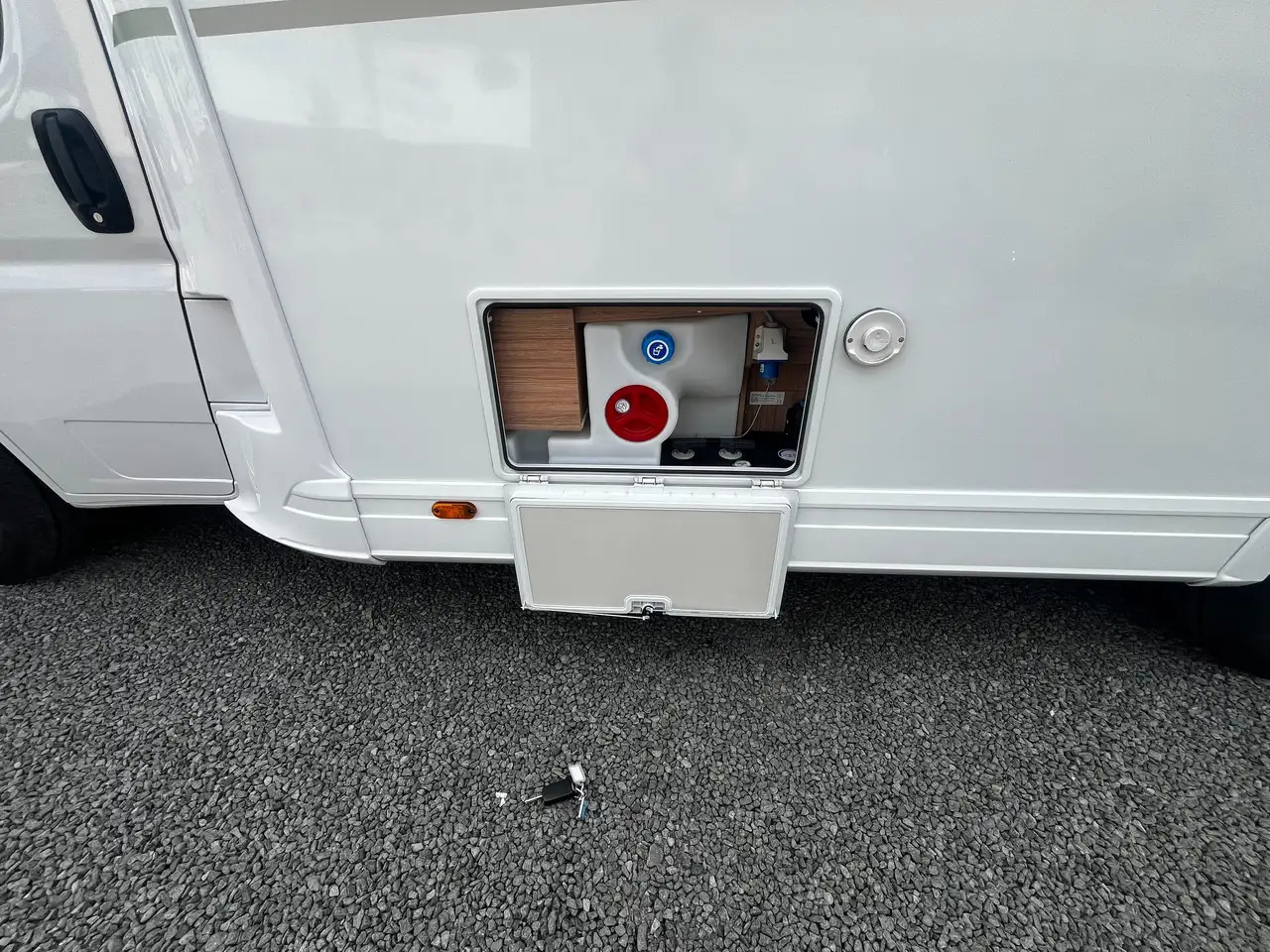 Half integraal camper Weinsberg CaraSuite 700 ME