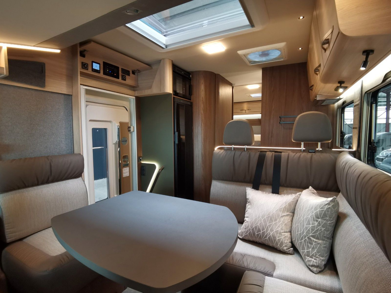 Integraal camper Eura Mobil INTEGRA LINE 720 EB /-2026- /8G-180PS/PLUS-PAKET