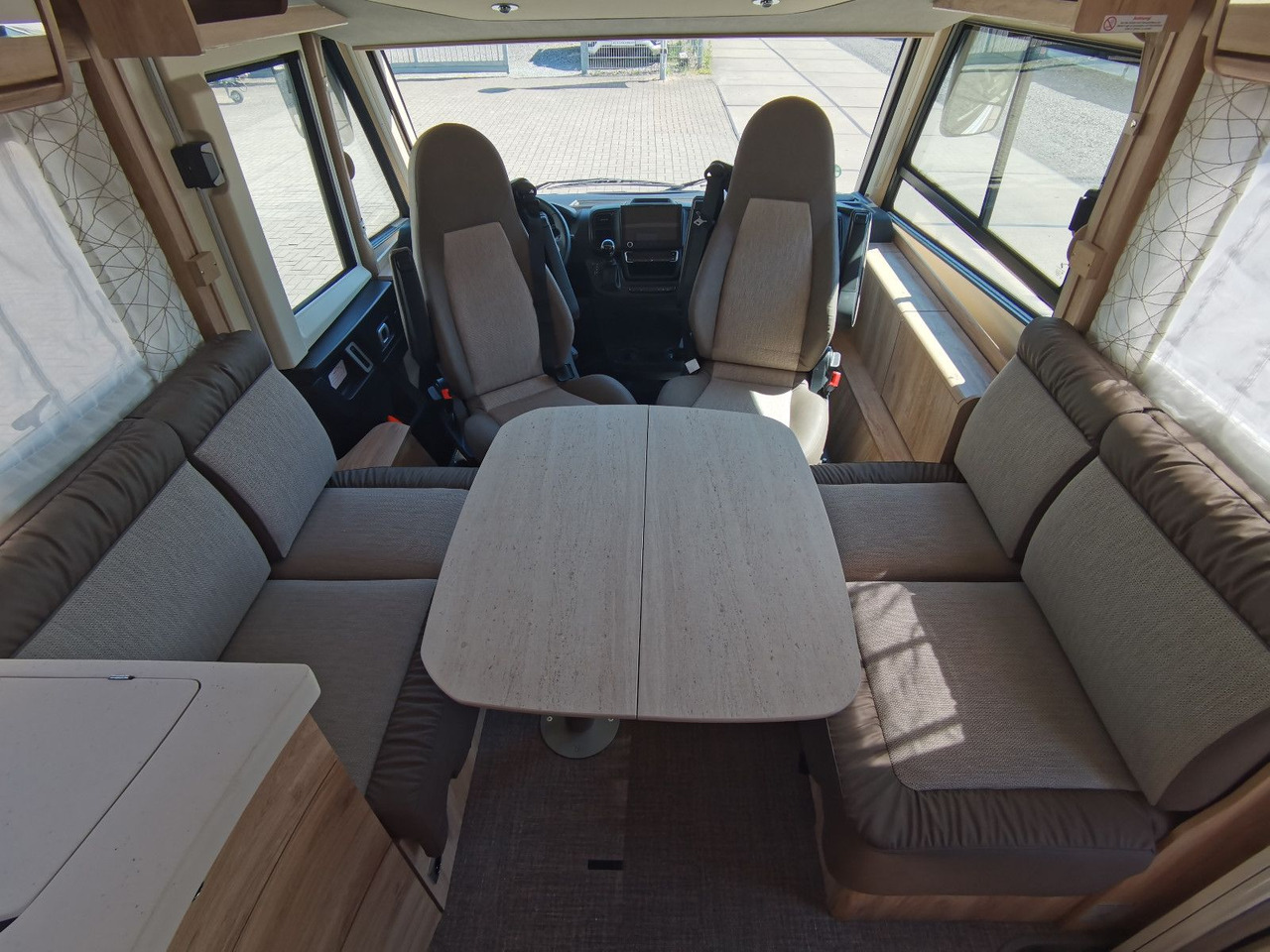 Integraal camper Eura Mobil INTEGRA LINE 720 EF / 180PS-9G 40H /EINZELBETTEN