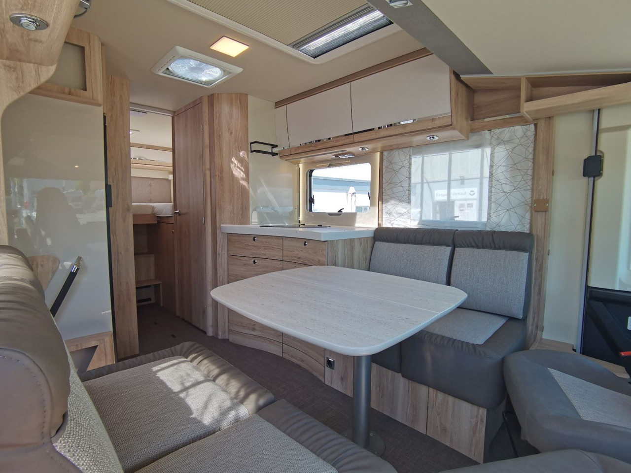 Integraal camper Eura Mobil INTEGRA LINE 720 EF / 180PS-9G 40H /EINZELBETTEN