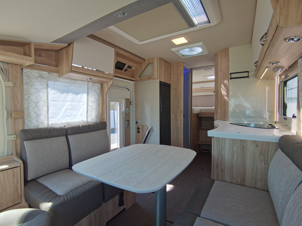 Integraal camper Eura Mobil INTEGRA LINE 720 EF / 180PS-9G 40H /EINZELBETTEN