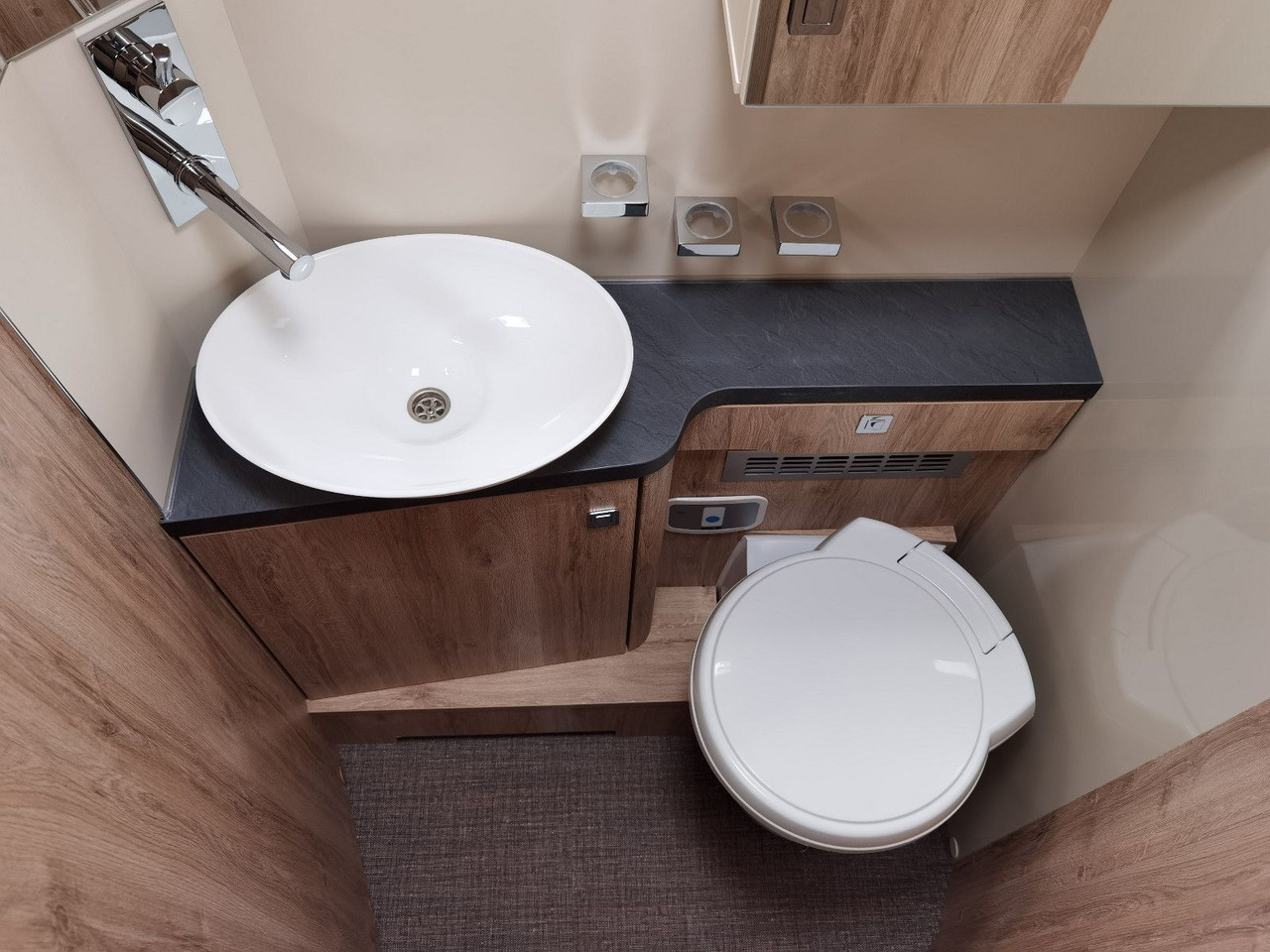 Integraal camper Eura Mobil INTEGRA LINE 720 EF / 180PS-9G 40H /EINZELBETTEN