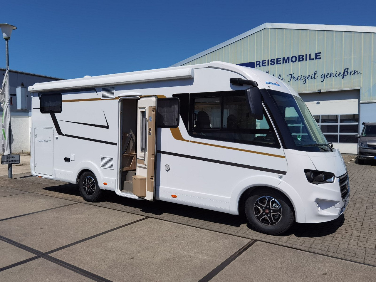 Integraal camper Eura Mobil INTEGRA LINE 720 EF / 180PS-9G 40H /EINZELBETTEN